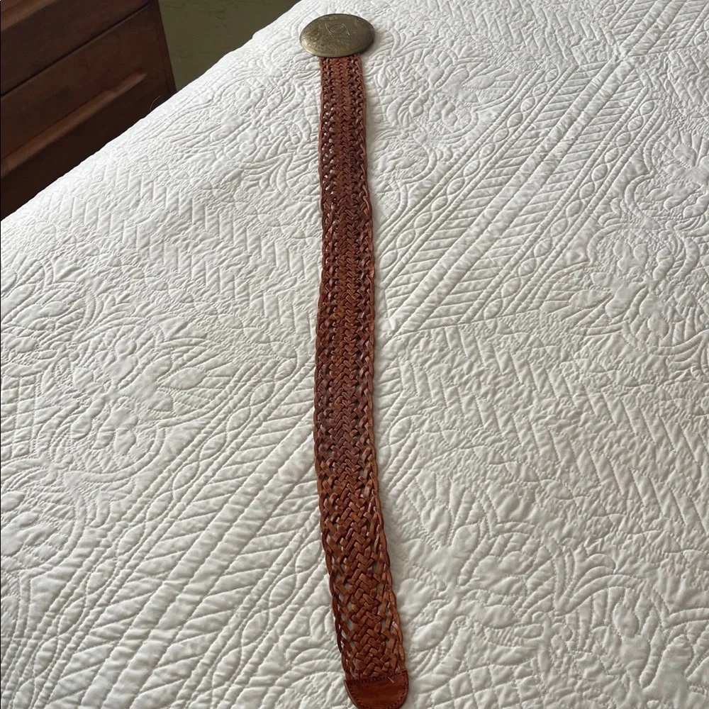 Vintage belt in brown with brass buckle No label